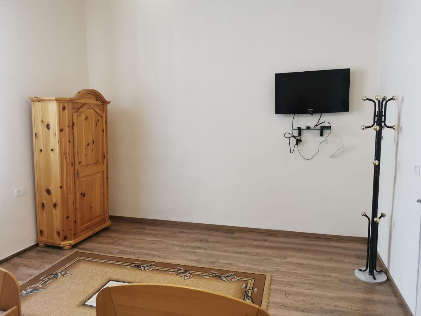 Gm Tirana Hostel Экстерьер фото